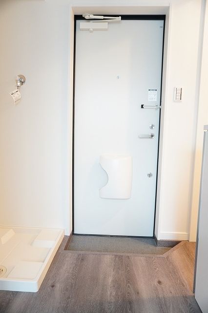 玄関　玄関ドアはダブルロックキーで防犯に役立ちます☆彡