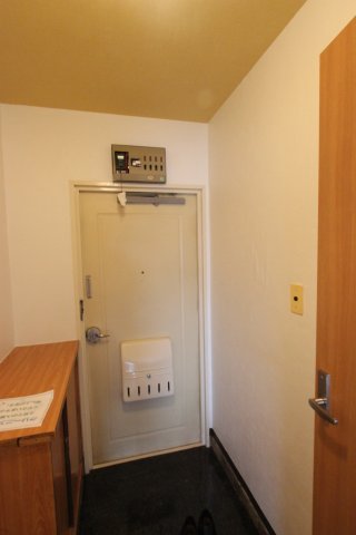 玄関　現状優先です。