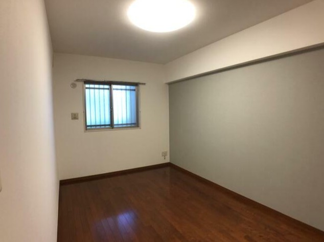 その他部屋・スペース　落ち着いた色調の寝室です