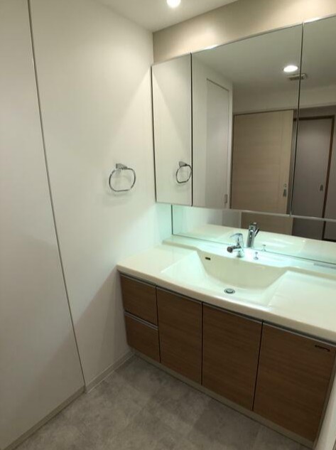 洗面設備　使いやすい洗面所です