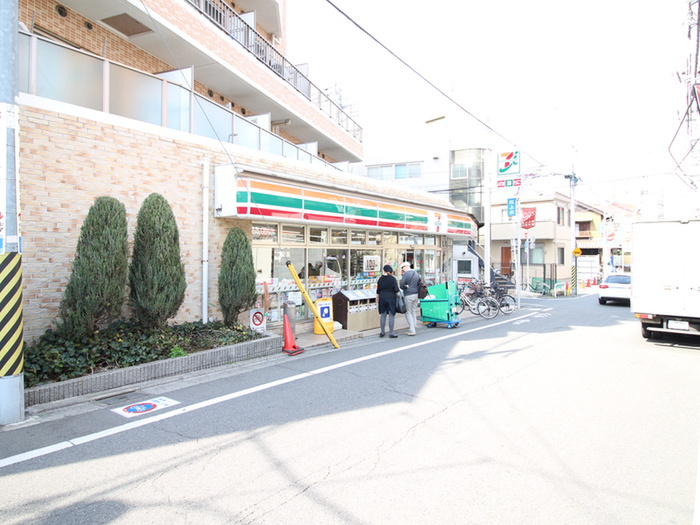 コンビニ　セブンイレブン（コンビニ）まで147m