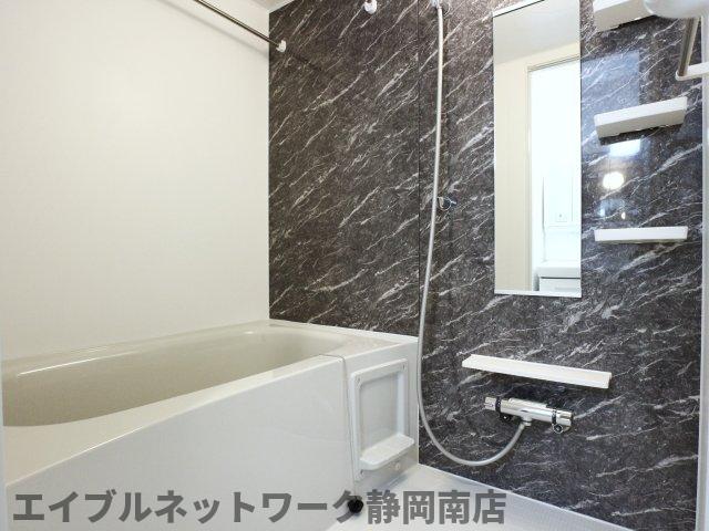 バス・シャワールーム　お風呂で日々の疲れを落としましょう