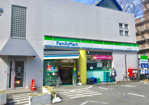 コンビニ　ファミリーマート 芦花公園駅北店（コンビニ）まで614m