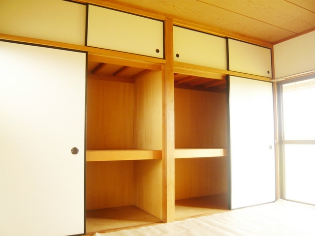 居室・リビング　収納スペースも充実