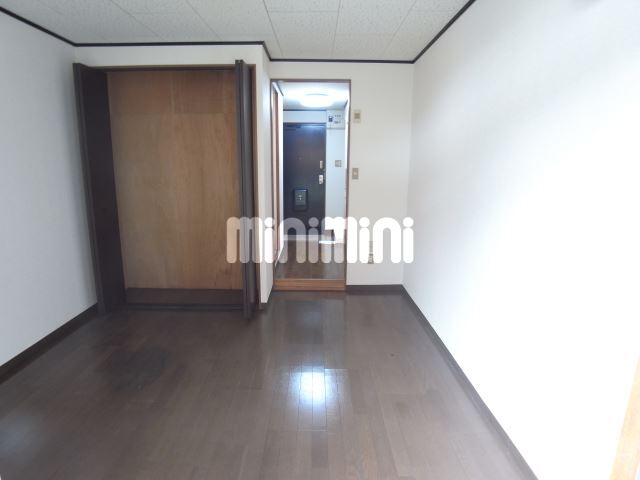 居室・リビング　居室洋室６帖