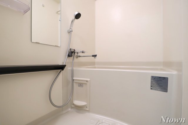 バス・シャワールーム　落ち着いた空間のお風呂です