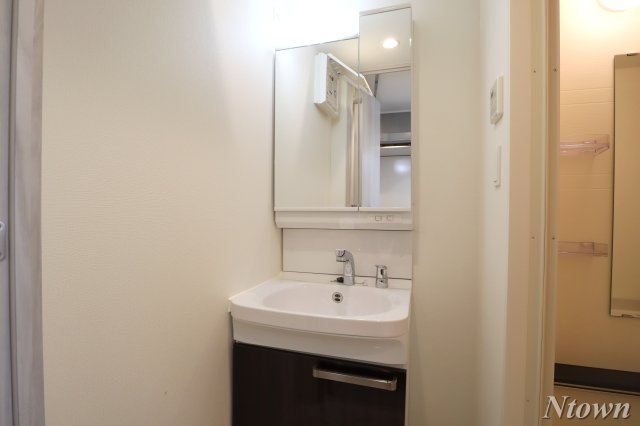 洗面設備　独立洗面化粧台付き