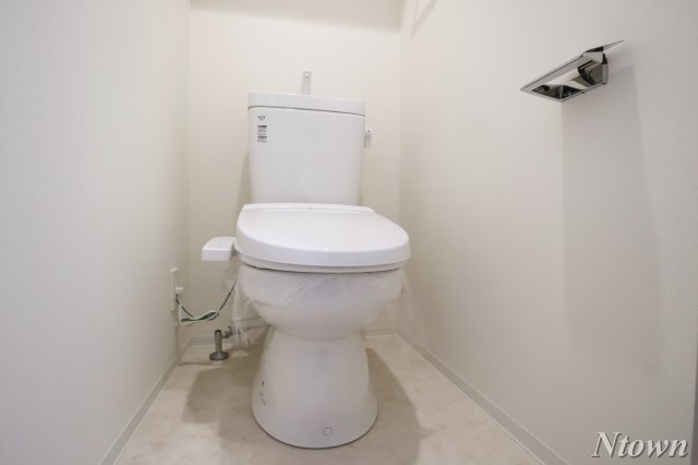 トイレ　落ち着いた色調のトイレです