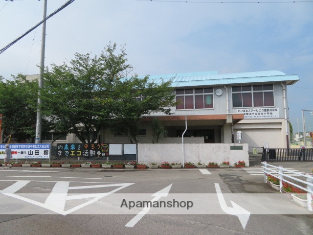 小学校　新居浜市立垣生小学校（小学校）まで750m