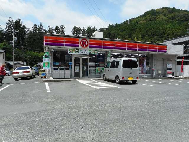 コンビニ　ファミリーマート（コンビニ）まで984m