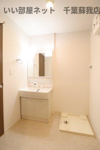 洗面設備　ゆったりとスペースのある洗面所