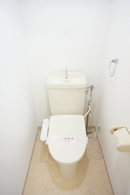 トイレ　暖房＋温水洗浄便座です☆