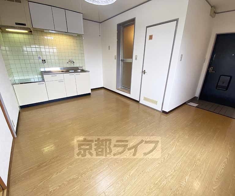 居室・リビング　落ち着いた雰囲気のお部屋です