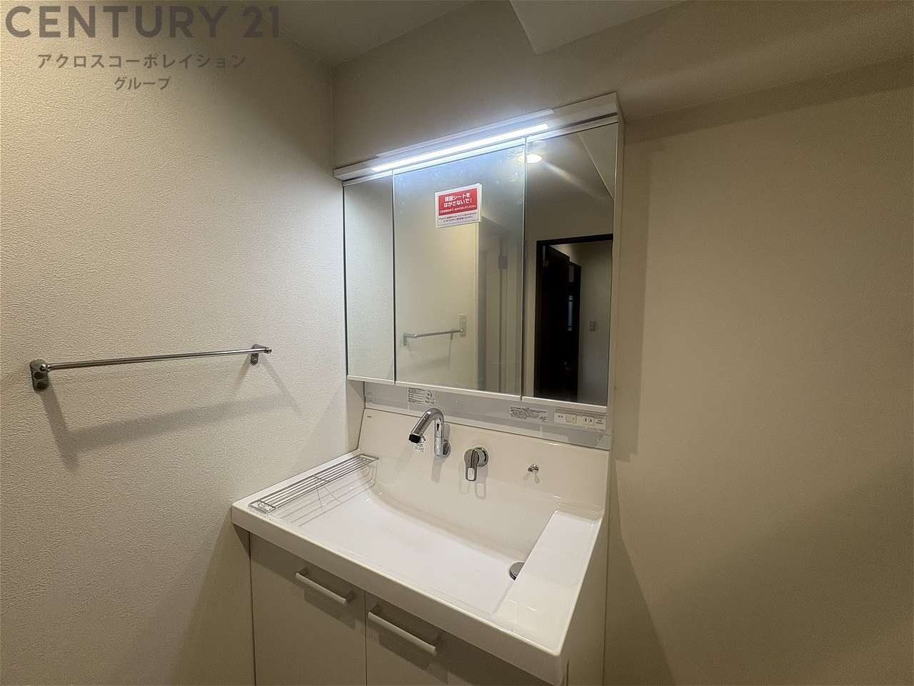 洗面設備　人気の三面鏡タイプ