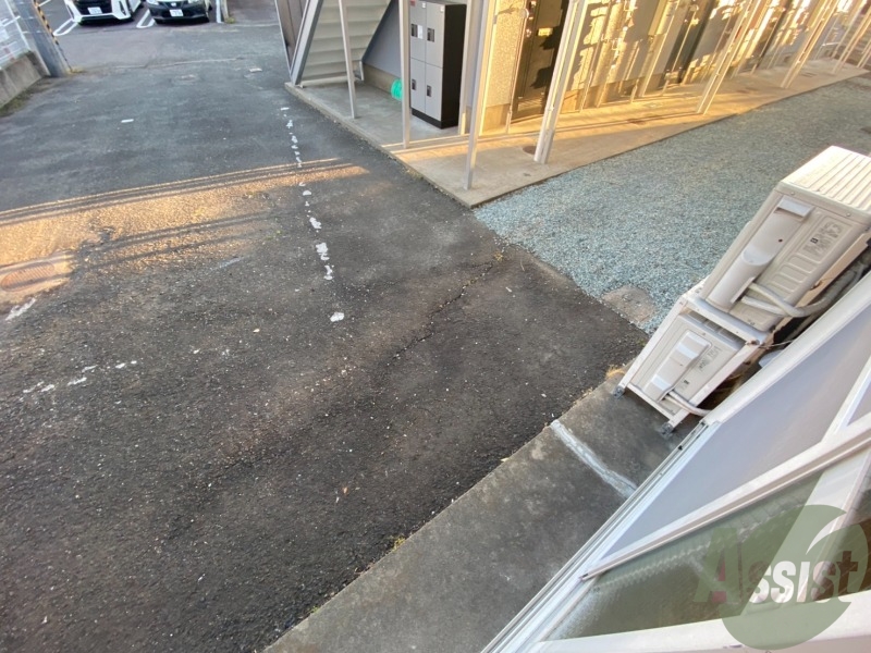 バルコニー　外には洗濯物を干せるスペースがしっかりありました！