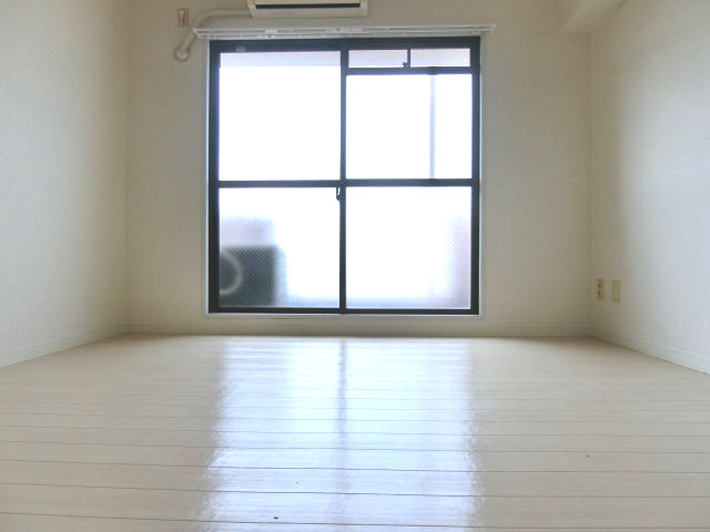 居室・リビング　同物件別部屋写真