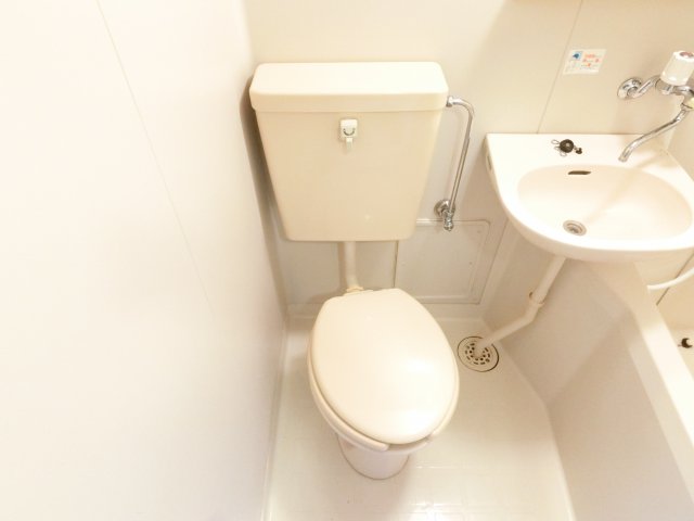 トイレ　同物件別部屋写真