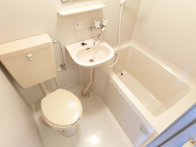 バス・シャワールーム　同物件別部屋写真