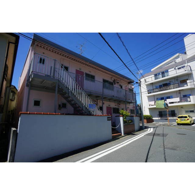 建物外観　静かな住宅地内