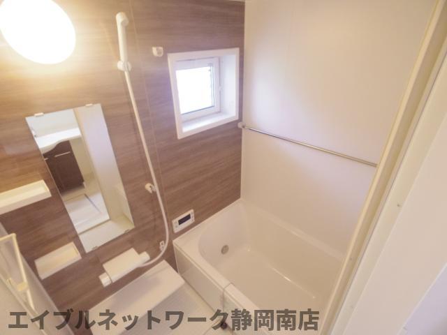 バス・シャワールーム　お風呂で日々の疲れを落としましょう