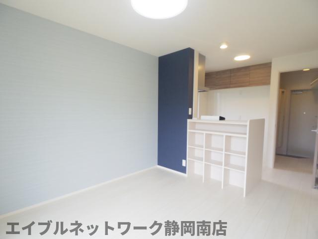 居室・リビング　こちらの居間で趣味の時間をお楽しみください