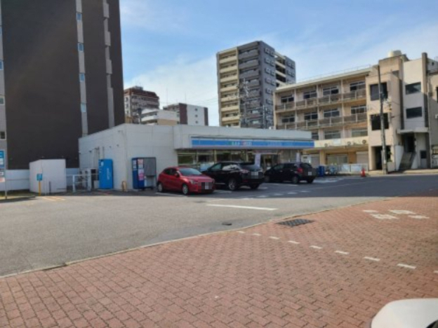 コンビニ　ローソン 東区泉三丁目店（コンビニ）まで210m