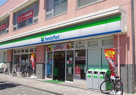 コンビニ　ファミリーマート 幡ヶ谷本町店（コンビニ）まで281m