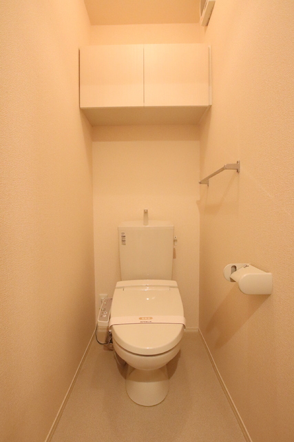 トイレ　トイレは収納棚付き★