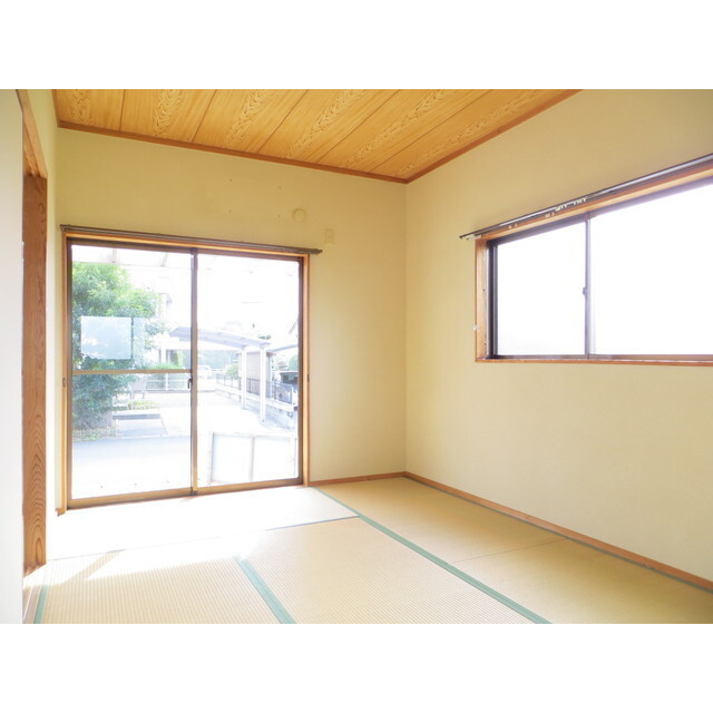 居室・リビング　※入居中のため、前回募集時の写真です。