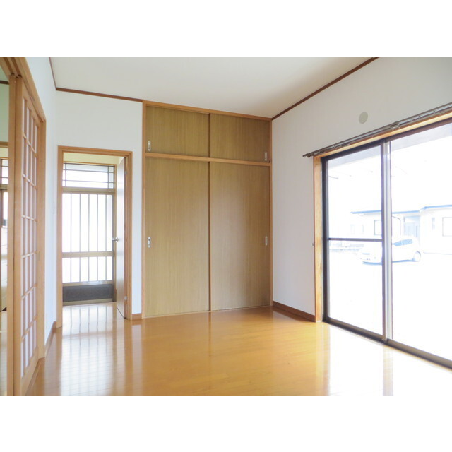 居室・リビング　※入居中のため、前回募集時の写真です。