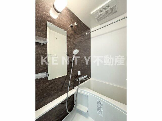 バス・シャワールーム　コンパクトで使いやすいお風呂です