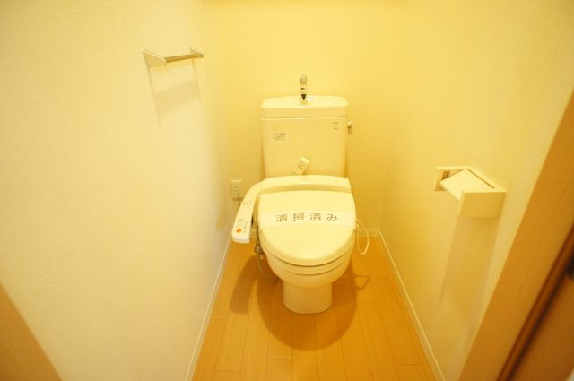 トイレ　※参考画像　温水洗浄便座