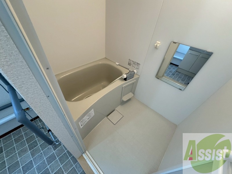 バス・シャワールーム　ユニットバスです。疲れを癒すのに欠かせませんね！