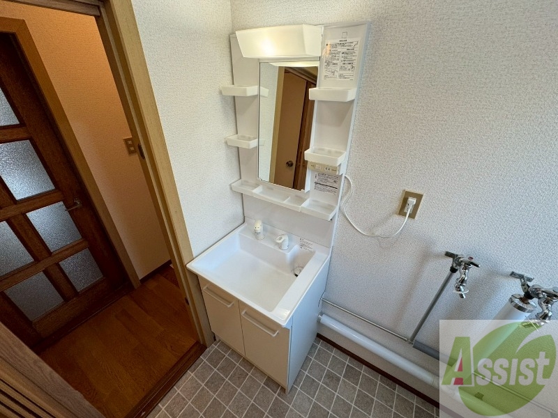 洗面設備　こちらに洗面台があります。朝の洗顔はこちらで。