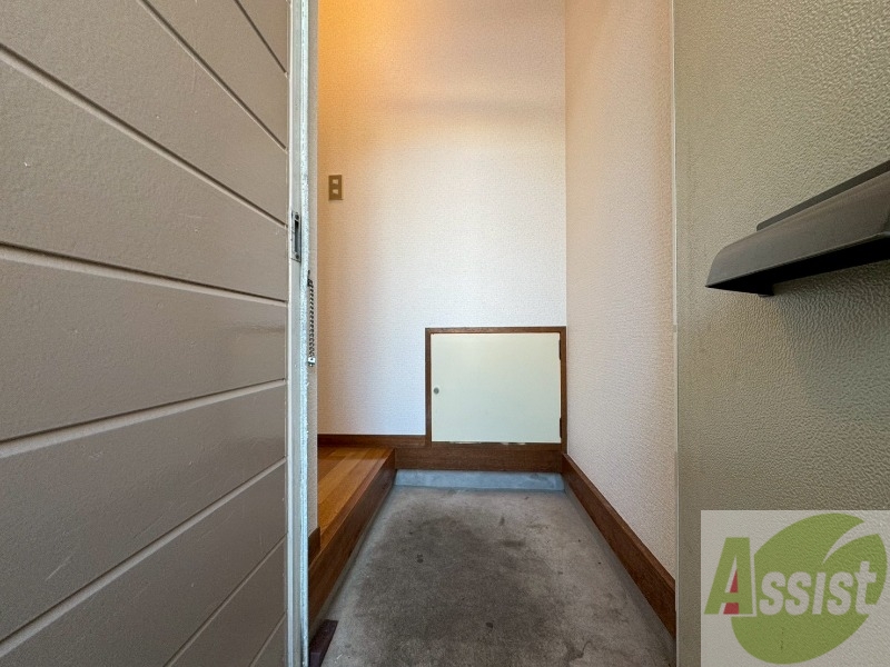 玄関　玄関の様子です。明るい印象ですね。気分もあがりそう。