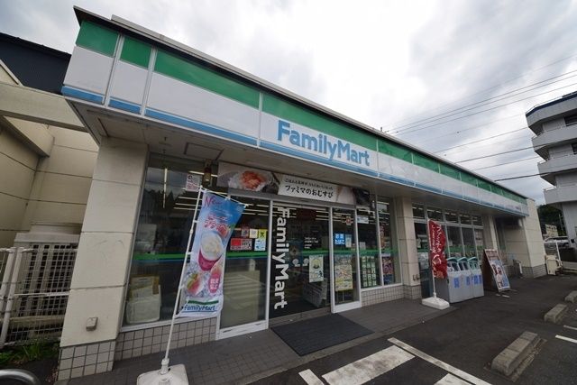 コンビニ　ファミリーマート大和草柳三丁目店（コンビニ）まで362m