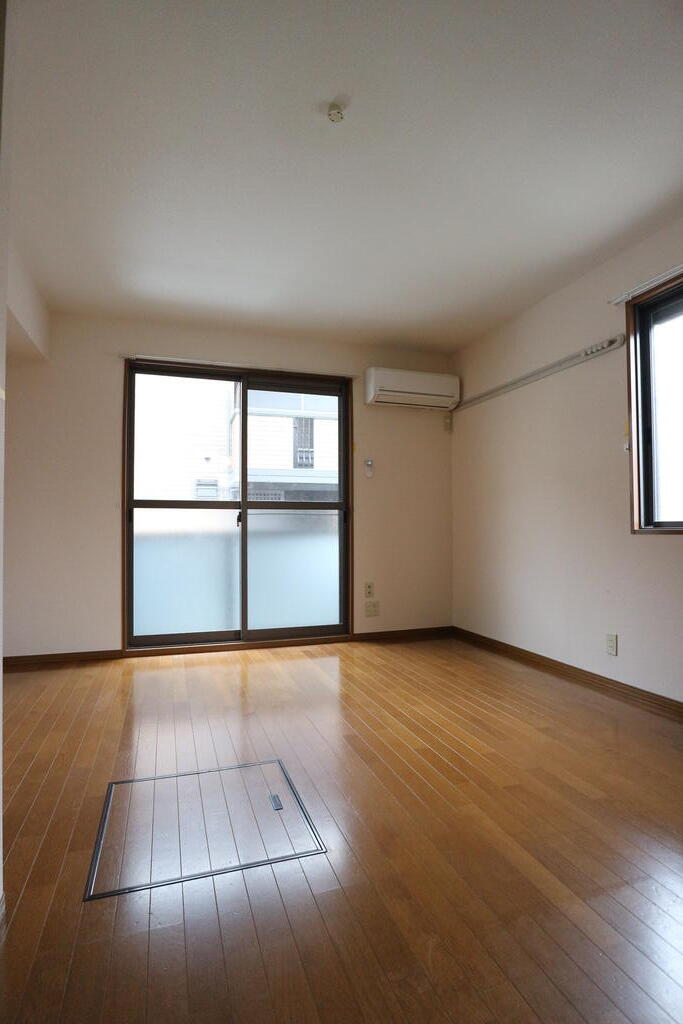 居室・リビング　※他号室参考写真