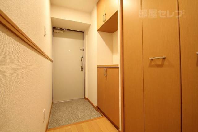 玄関　※２０３号室内装写真参照