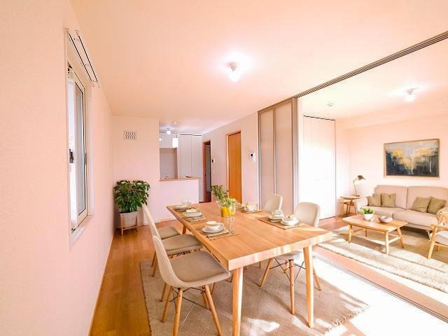 居室・リビング　CGで家具等を配置したもので家具等は含まれません