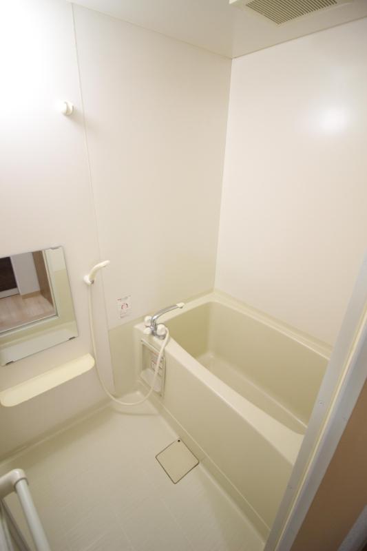 バス・シャワールーム　ゆったりとしたバスです。
