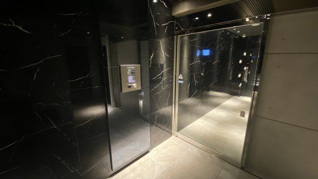 エントランス　落ち着いたエントランスです