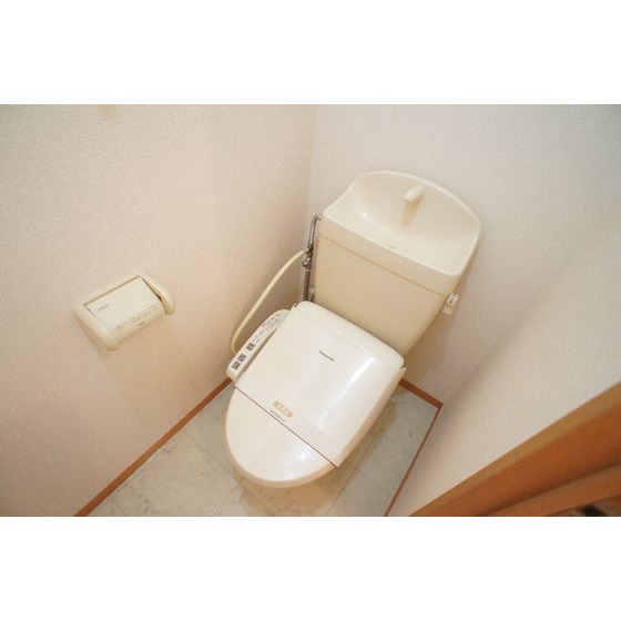 トイレ　※同仕様、別の部屋の写真です