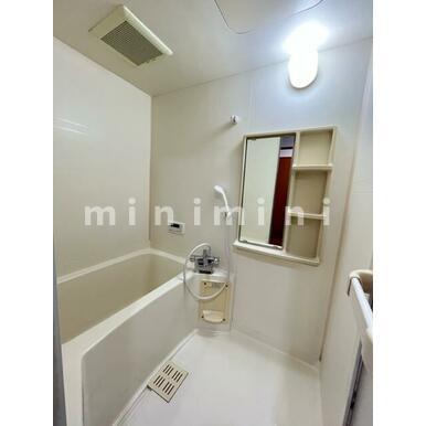 バス・シャワールーム　※写真は別号室のものですので現状優先とさせていただきます