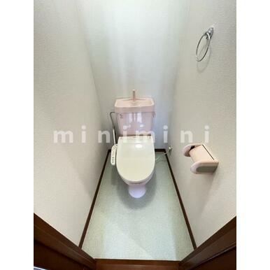 トイレ　※写真は別号室のものですので現状優先とさせていただきます