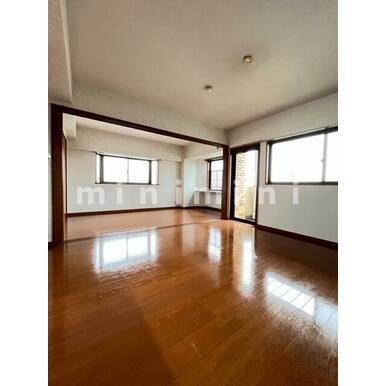 居室・リビング　※写真は別号室のものですので現状優先とさせていただきます