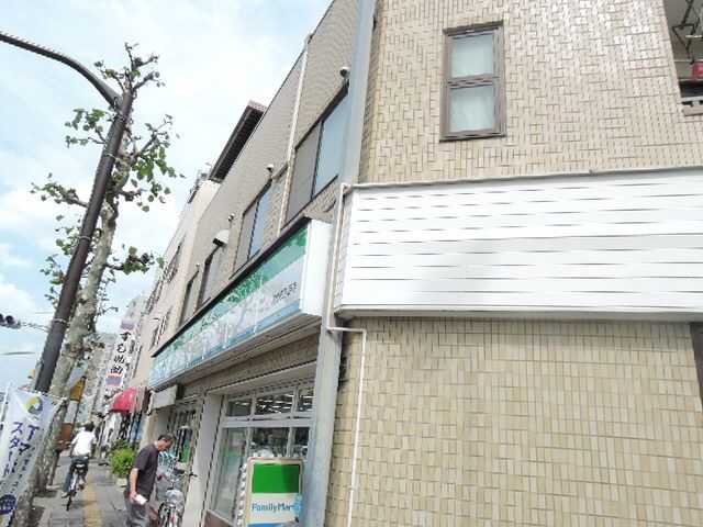 コンビニ　ファミリーマート（コンビニ）まで250m