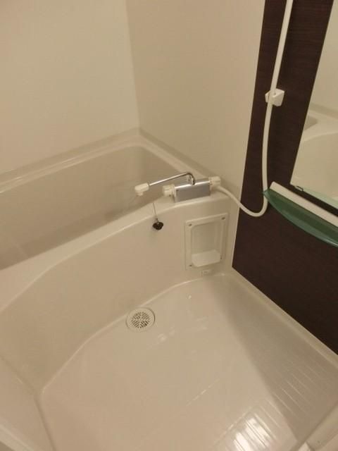 バス・シャワールーム　綺麗なお風呂ですね。