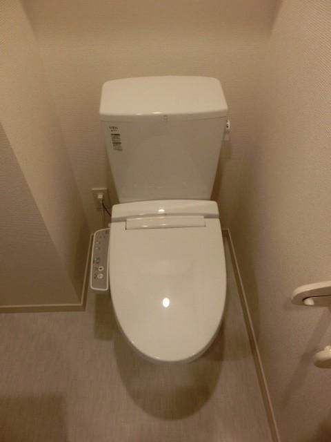 トイレ　ウォシュレット付きです。