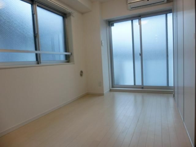 居室・リビング　角部屋2面採光綺麗なお部屋ですね。