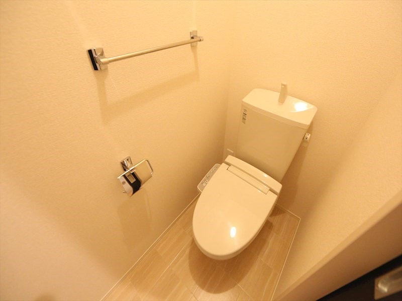 トイレ　温水洗浄暖房便座付トイレ